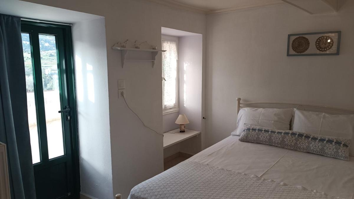 Το σπιτάκι στον παραδοσιακό οικισμό Λειβαδίων Άνδρου - Housity