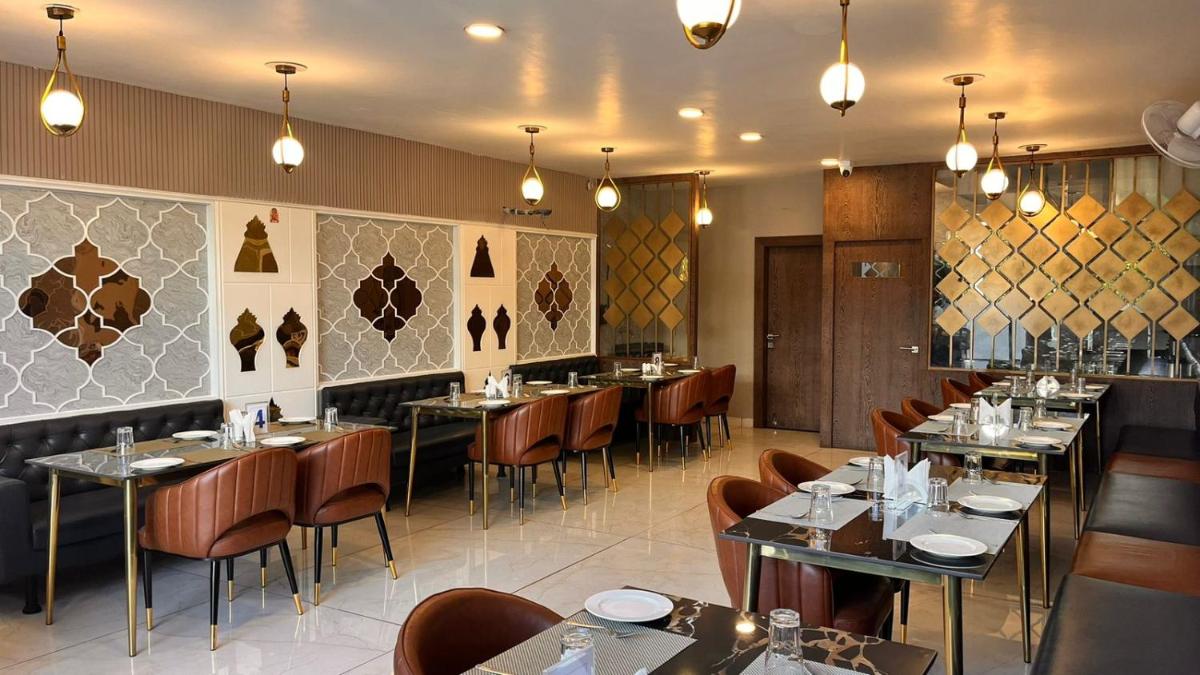 Skymoon Hotel And Restaurant - Housity
