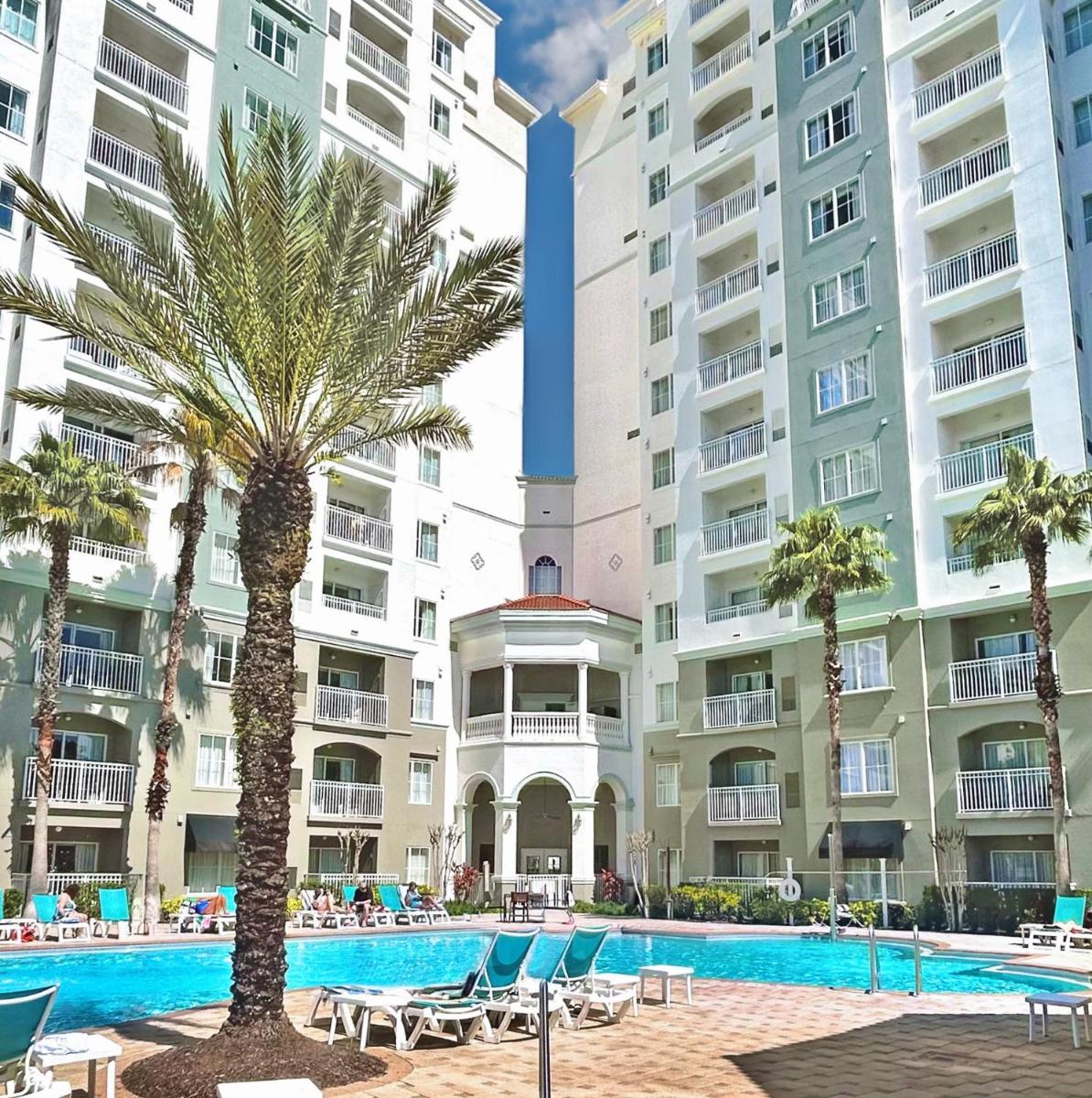 The Point Hotel & Suites Universal - Housity