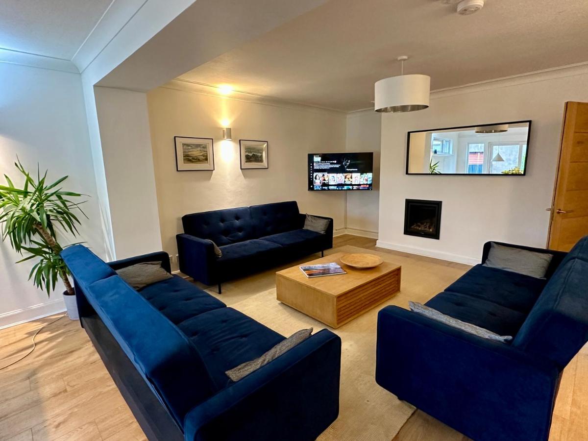 Lovely house & garden, short walk to town & beach. - Housity