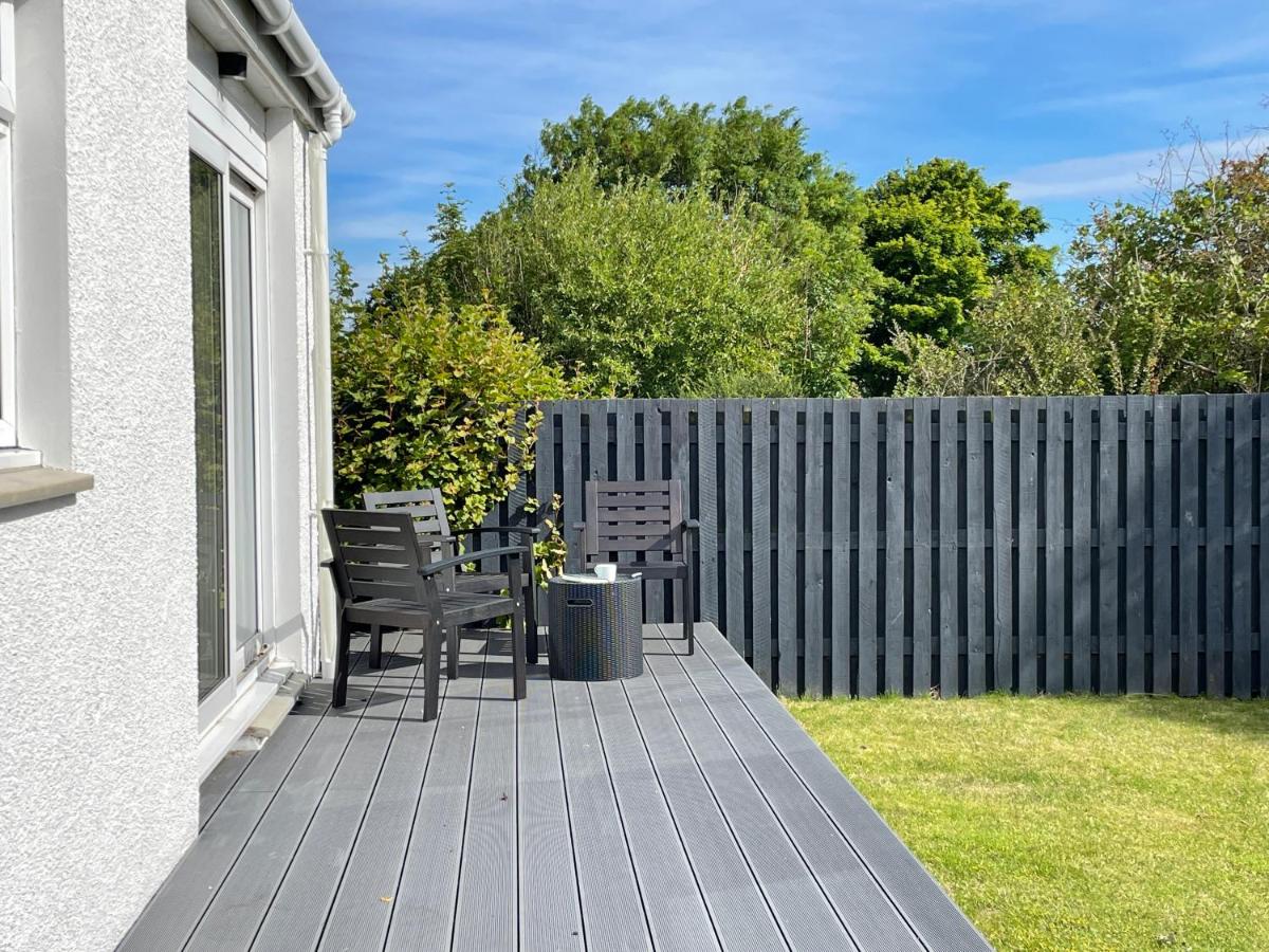 Lovely house & garden, short walk to town & beach. - Housity