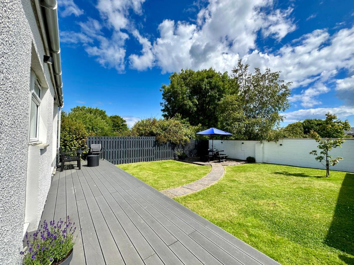 Lovely house & garden, short walk to town & beach. - Housity