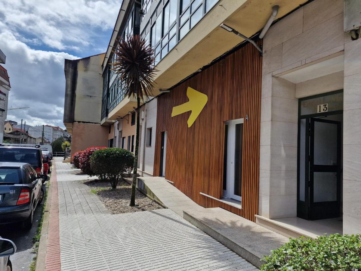 REDONDELA APARTMENTS - Bedroom, Bathroom & Kitchen - Housity