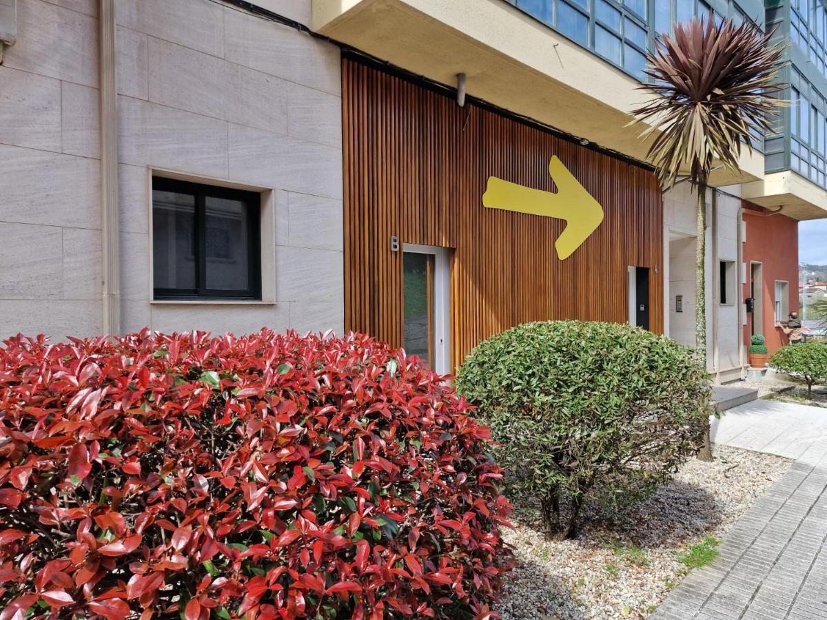 REDONDELA APARTMENTS - Bedroom, Bathroom & Kitchen - Housity