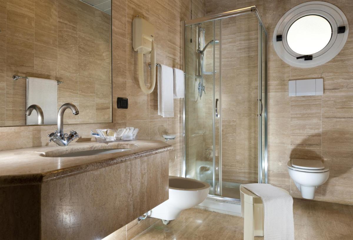 Astoria Suite Hotel - Housity