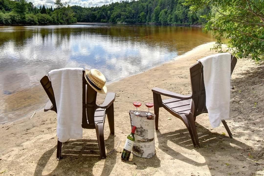 Front RIVER private BEACH 2 HOT TUBS 15 p SAUNA - Housity