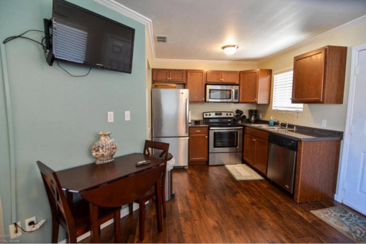Beach Place Seconds to Beach 6 - Housity