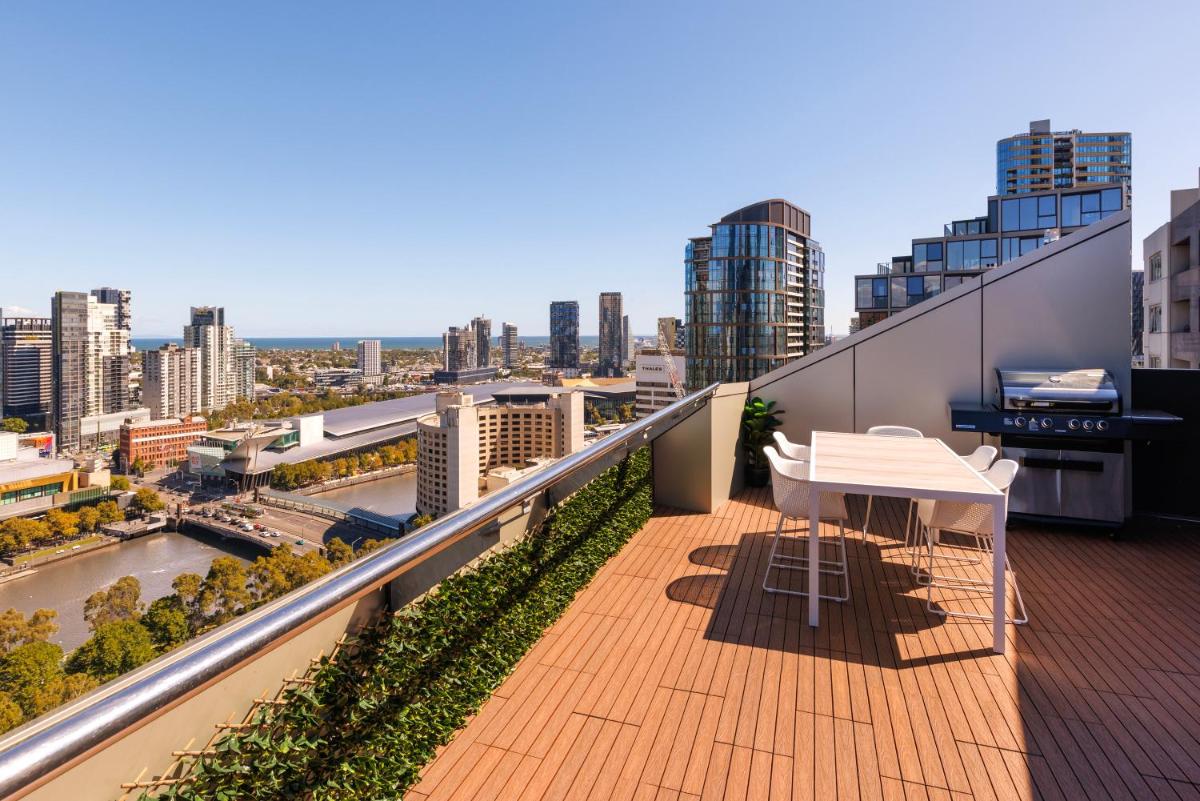 Flinders Luxury Penthouse - Housity