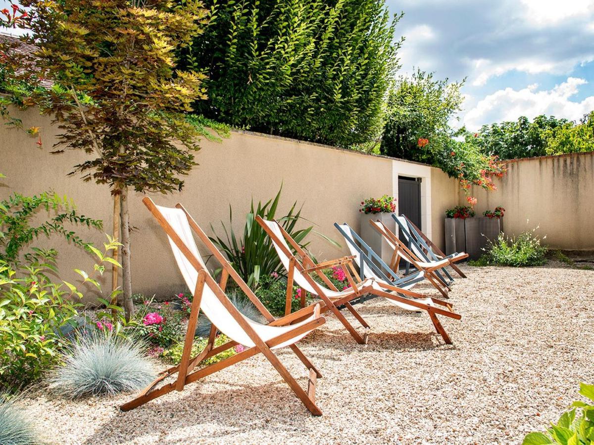 Maison de charme avec terrasse, parking et équipements bébé à 5 min de Châteauroux - FR-1-591-167 - Housity