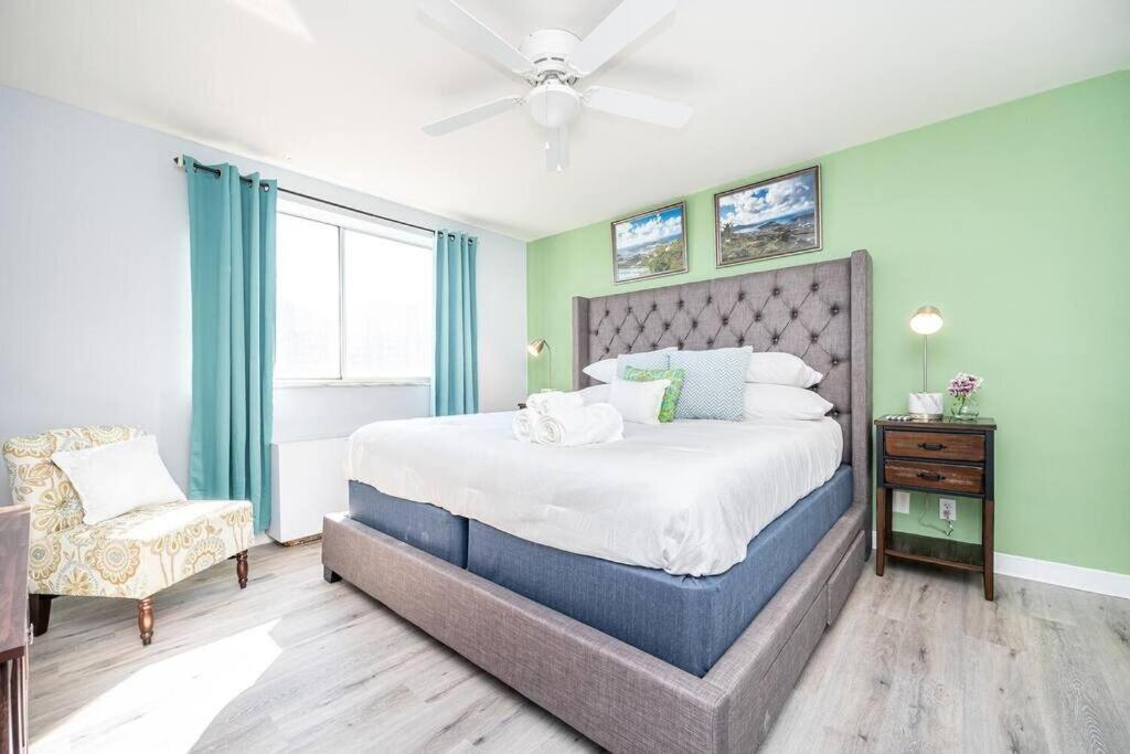 Heart Downtown! City View Onsite Parking! King Bed LM807 - Housity