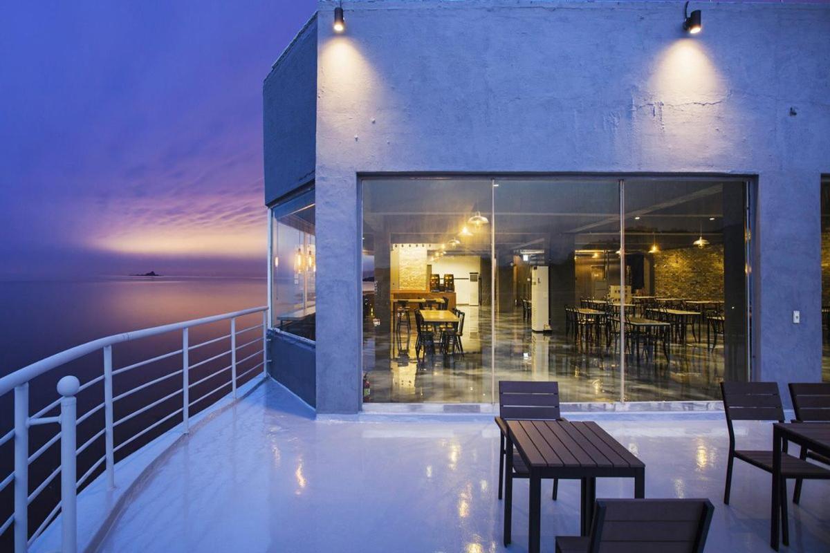 EL Hotel - Housity
