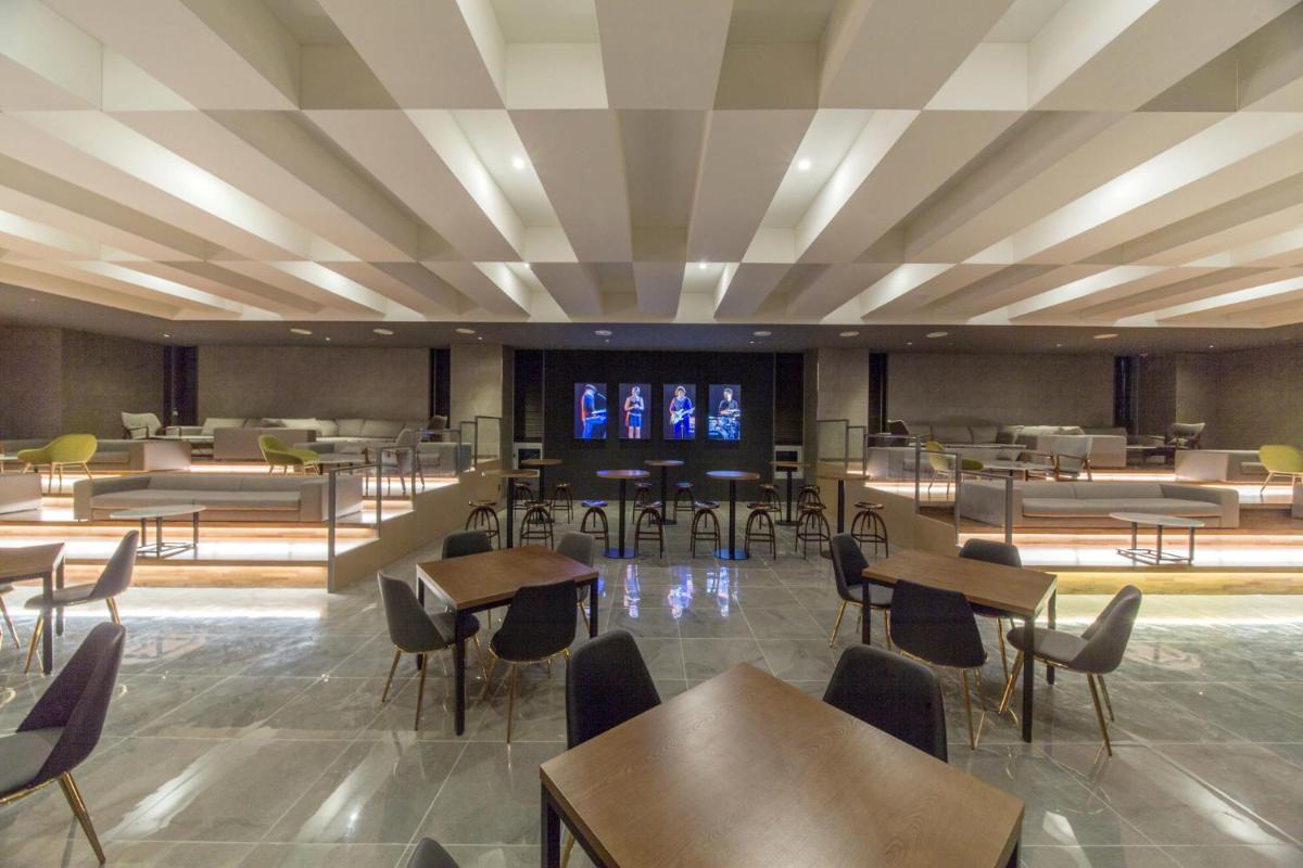 Dignity Hotel - Housity