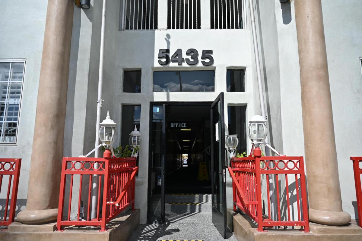 Hollywood Stars Inn - Housity