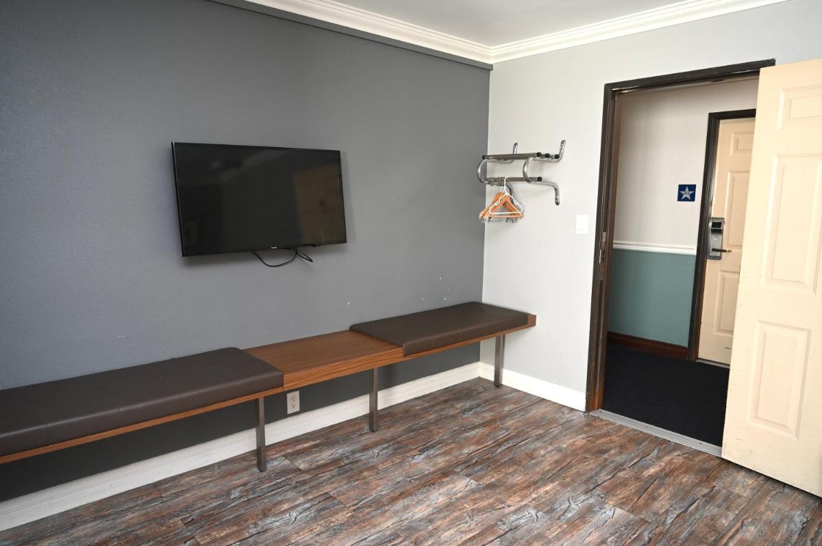 Hollywood Stars Inn - Hizvo