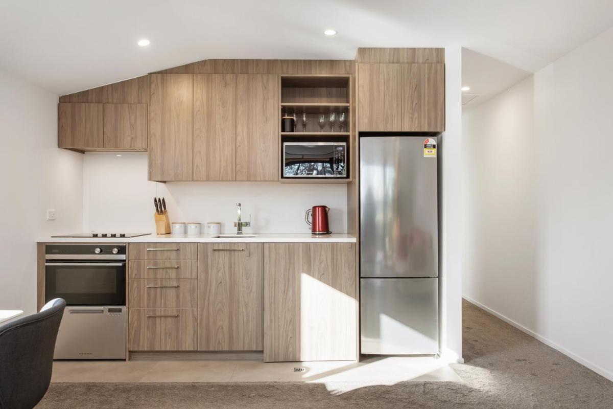 Penthouse Apartment Scenic Views-Spacious 2br - Housity