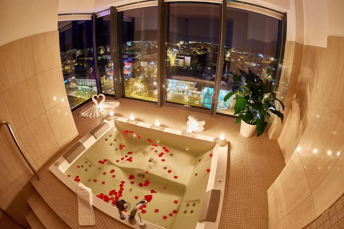 Central Plaza Hotel - Housity