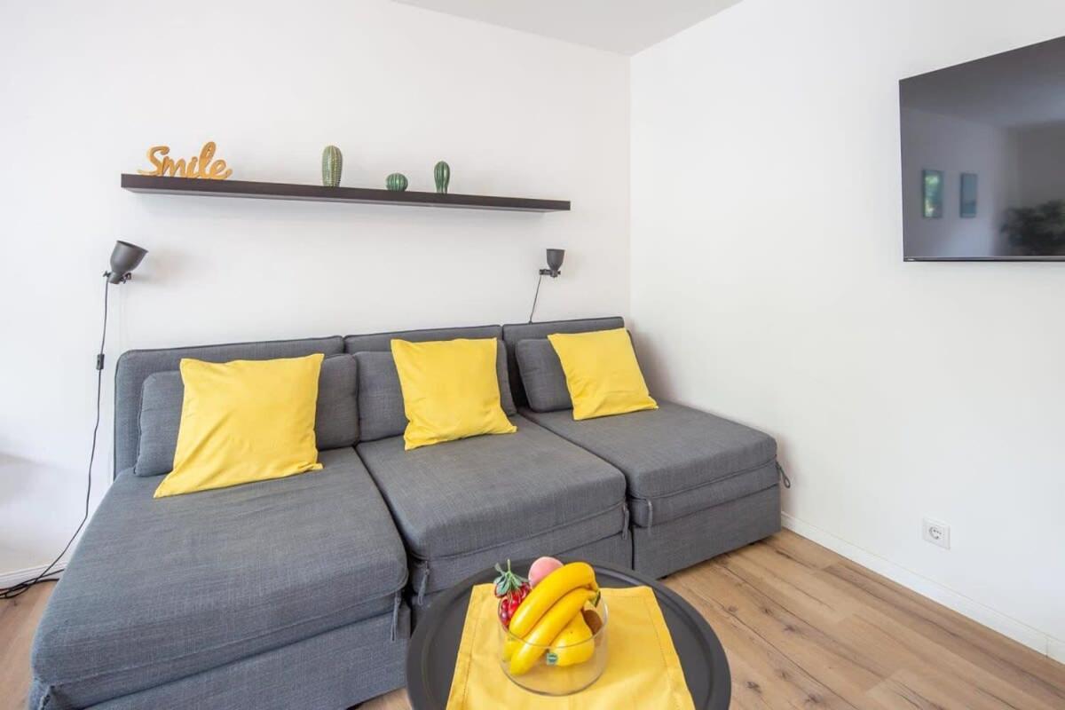 Schulterblatt-Apartments Hamburg Unit 3 For 5 - Housity