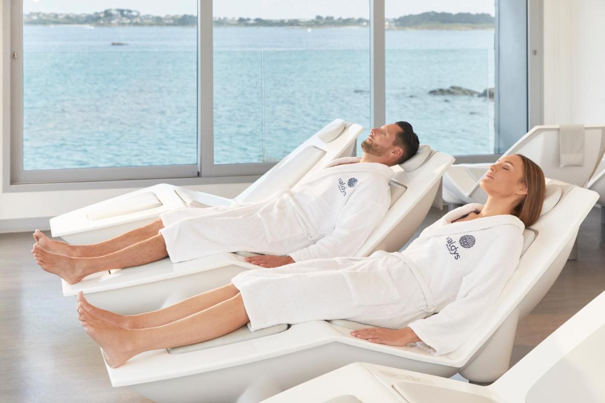Clients de l'établissement Résidences Valdys Thalasso & Spa de Rockroum