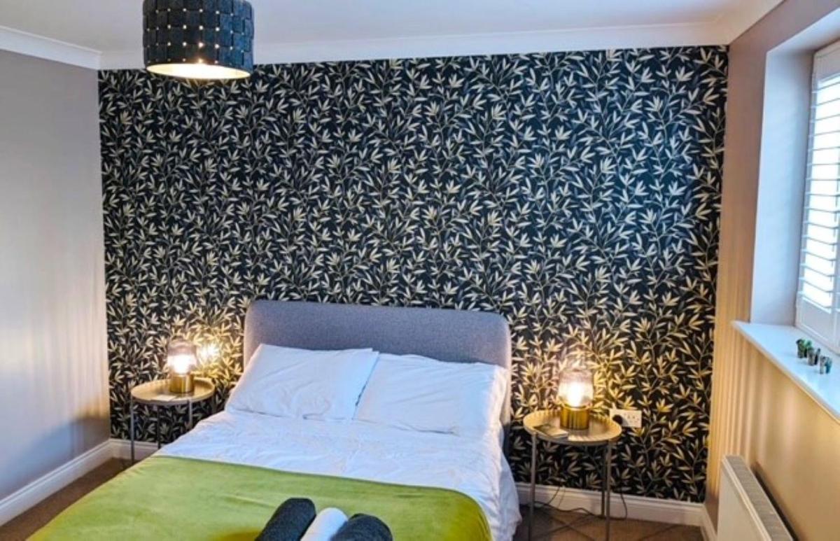 Modern Town House near Oxford - 3 double bedrooms - Housity