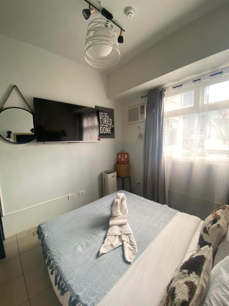 Modern Stylish Affordable Staycation Ohana Buenbyahe Rooms at Urban Deca Tower Edsa Near Mandaluyong Shaw MRT - Housity