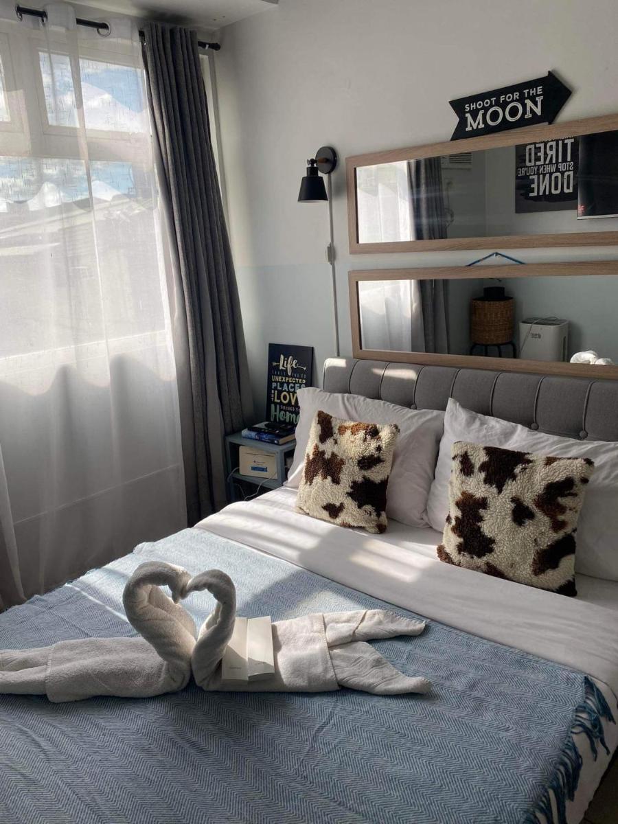 Modern Stylish Affordable Staycation Ohana Buenbyahe Rooms at Urban Deca Tower Edsa Near Mandaluyong Shaw MRT - Housity