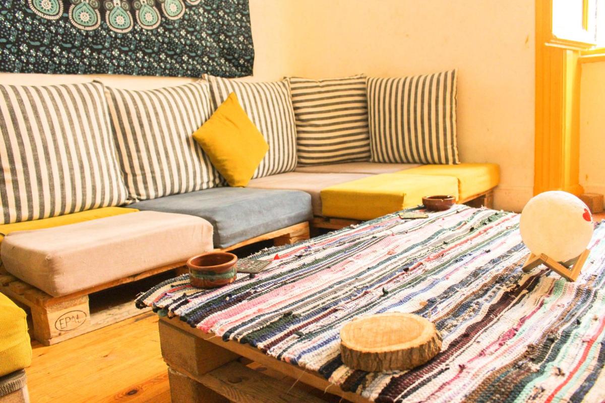 Ithaka Mansheya Hostel Alexandria - Housity