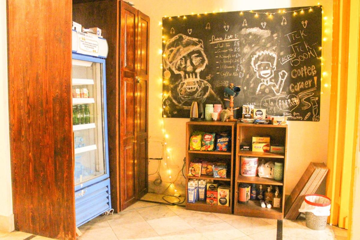 Ithaka Mansheya Hostel Alexandria - Housity
