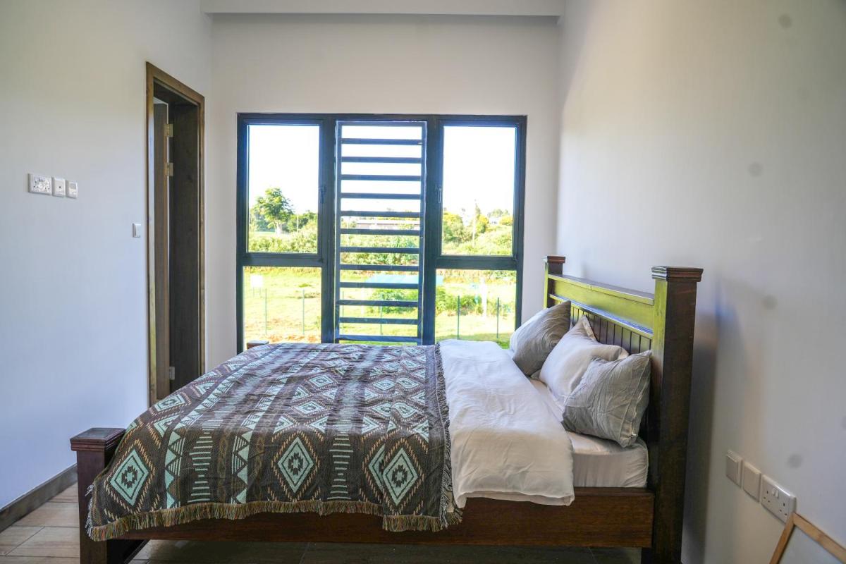 Riverbank One Bedroom Apartment, Swimming pool, gym, workspace, DB Space Living - Housity
