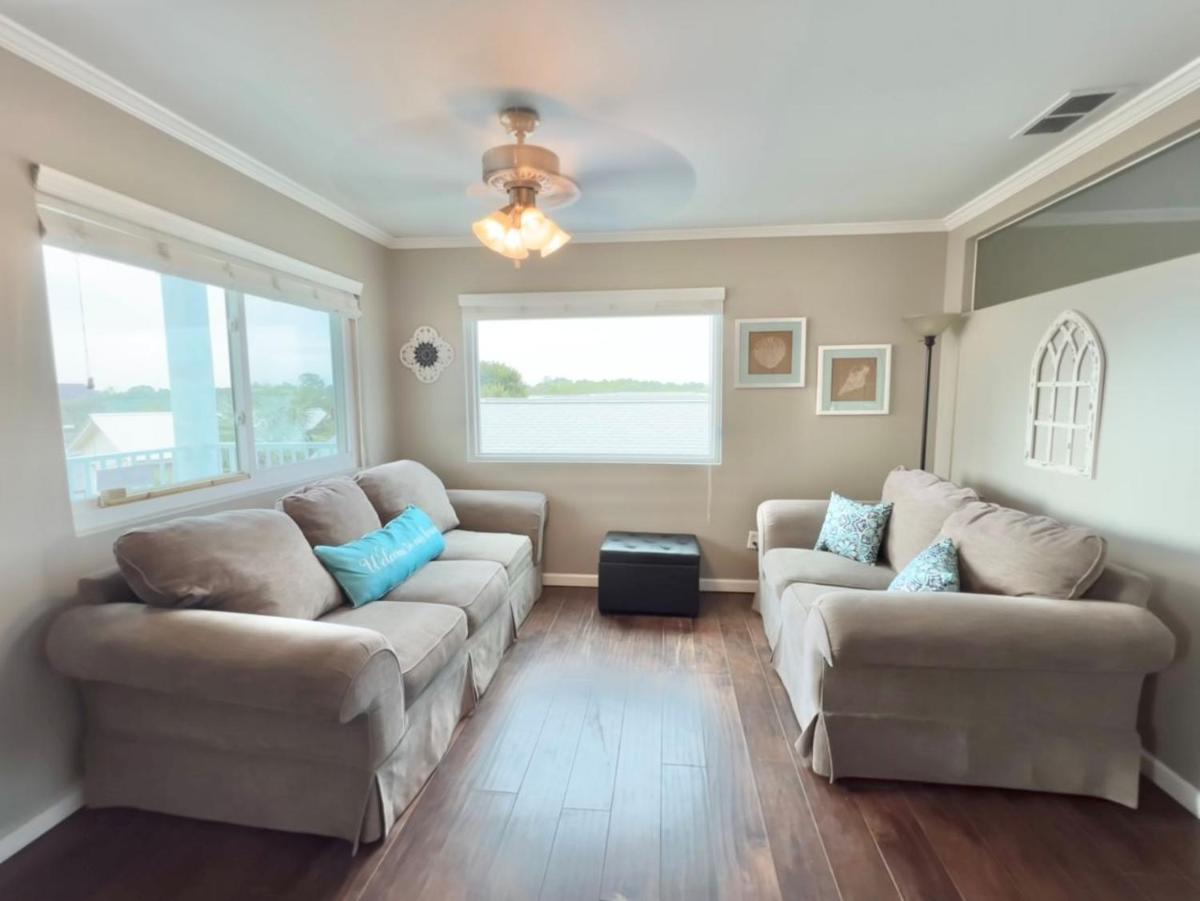 Beach Place Seconds to Beach 6 - Housity