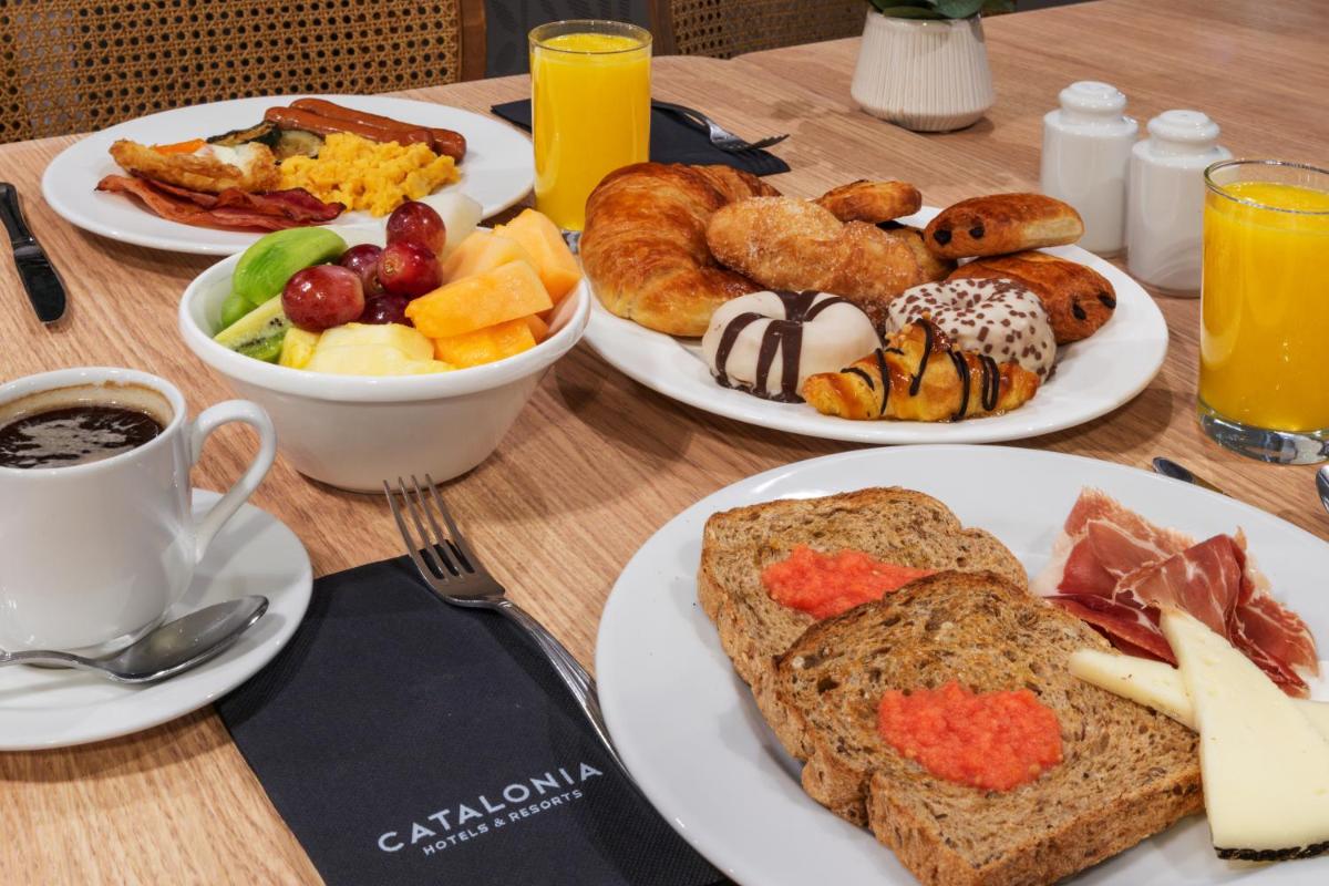 Comida en o cerca de este hotel