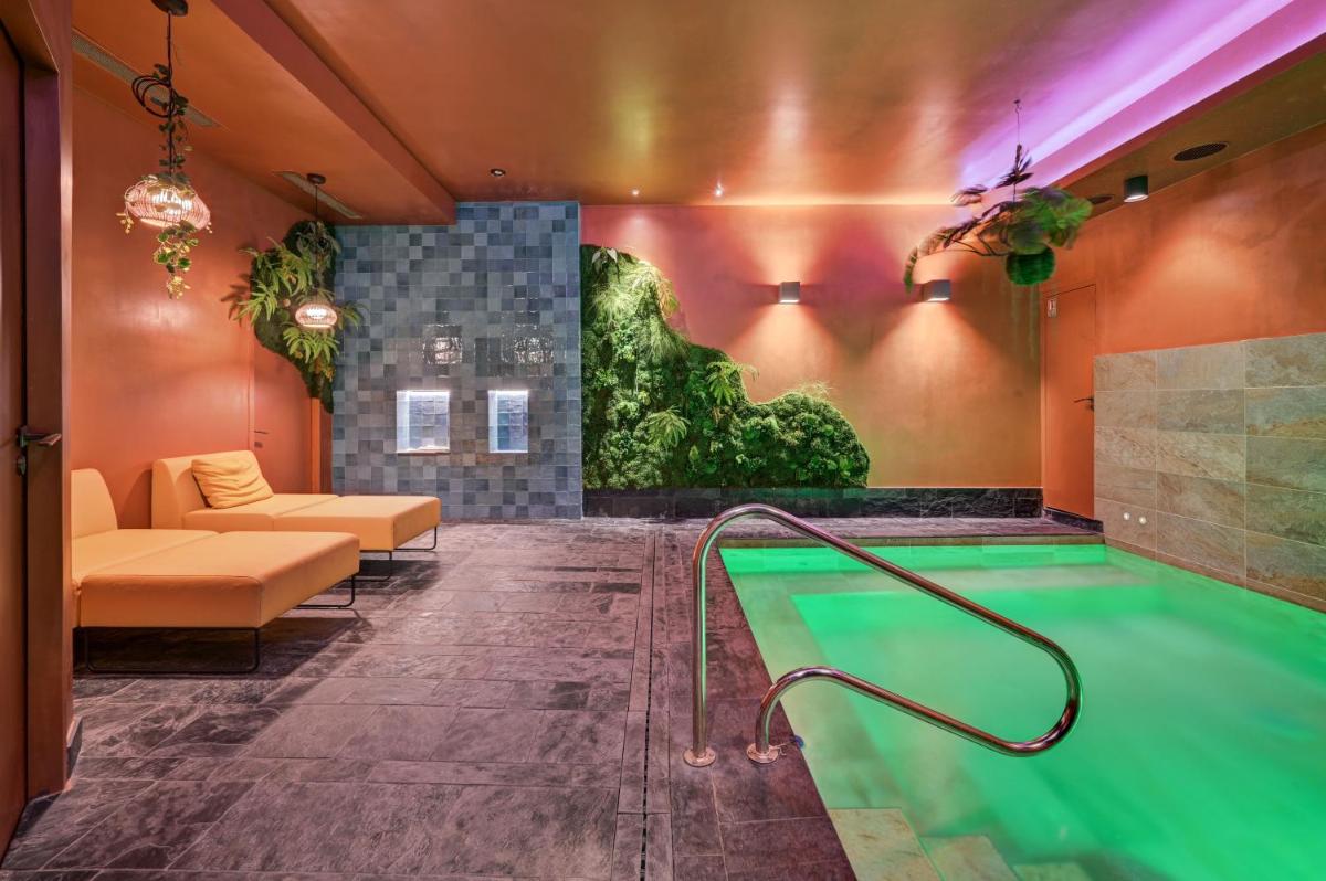 Piscine de l'établissement Alex Hotel & Spa ou située à proximité