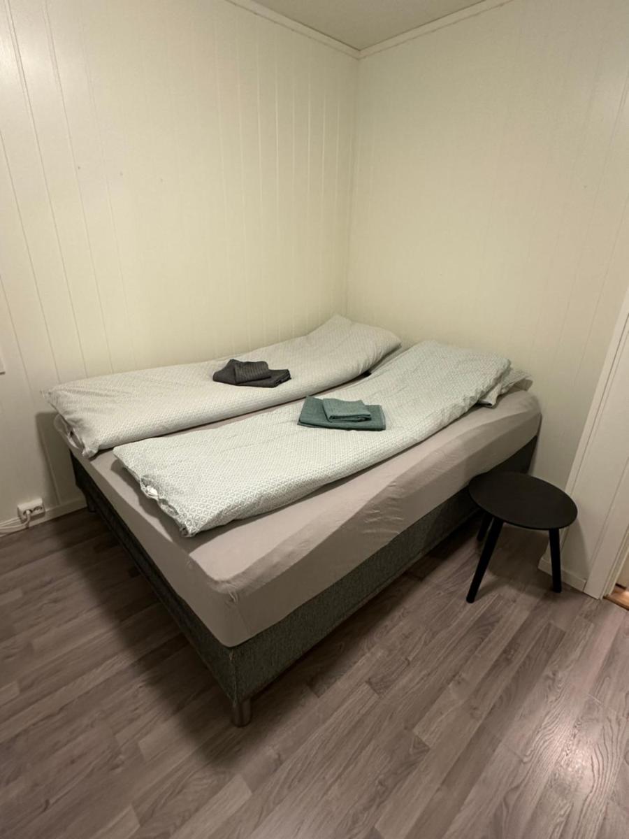 Vardø accommodation - white house - Housity