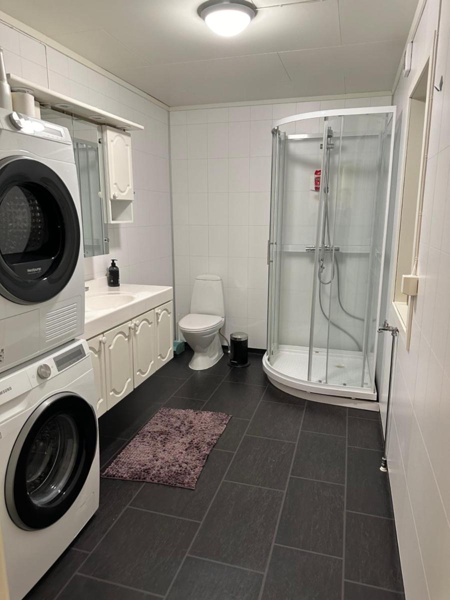 Vardø accommodation - white house - Housity