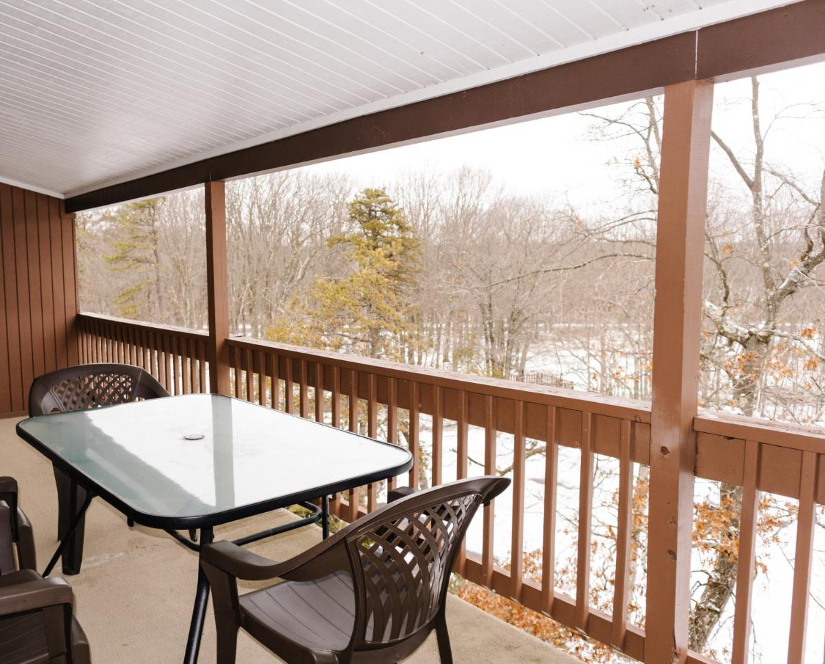 Carriage House Country Club - Housity