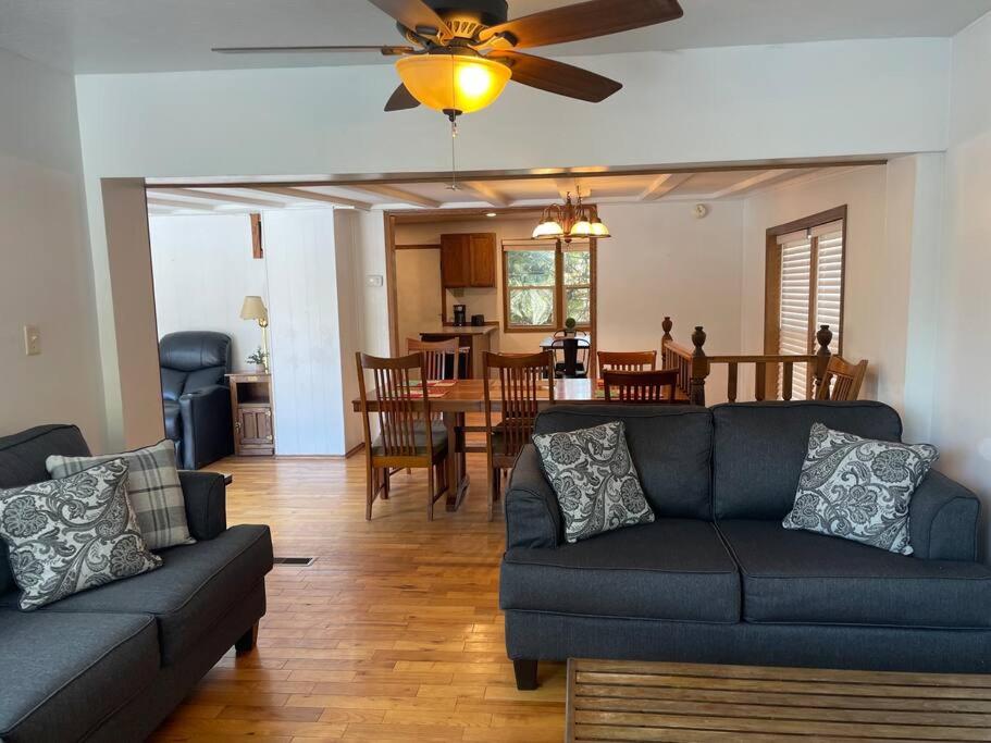 Hocking Hills Cottage with beautiful pond - Housity