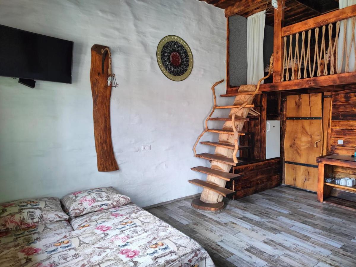 Pokoje Gościnne Skalnik - Housity