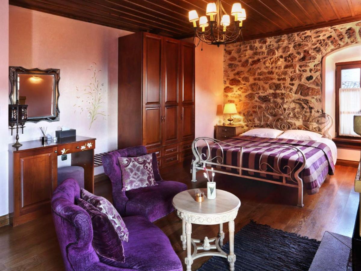 Lousiou Nymphes escape suites - Housity
