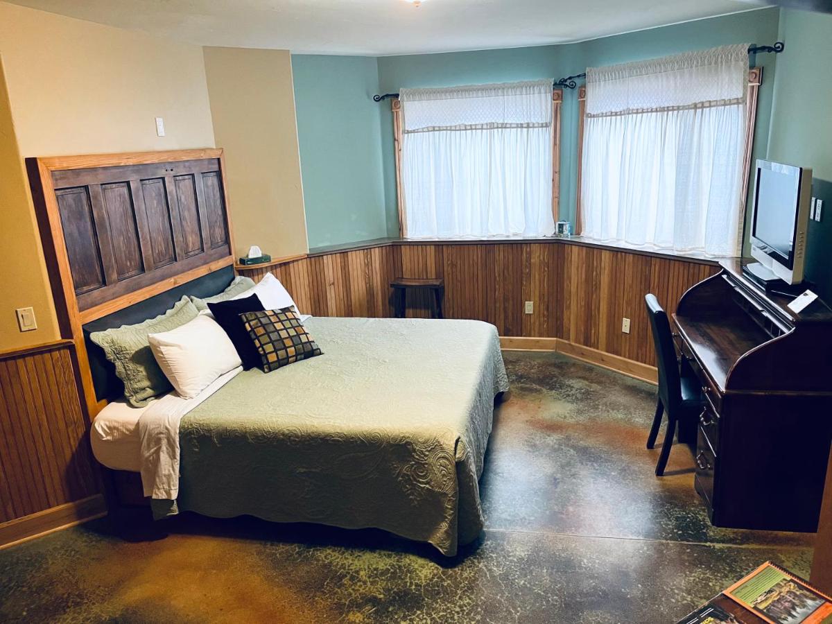 Talus Rock Retreat - Housity