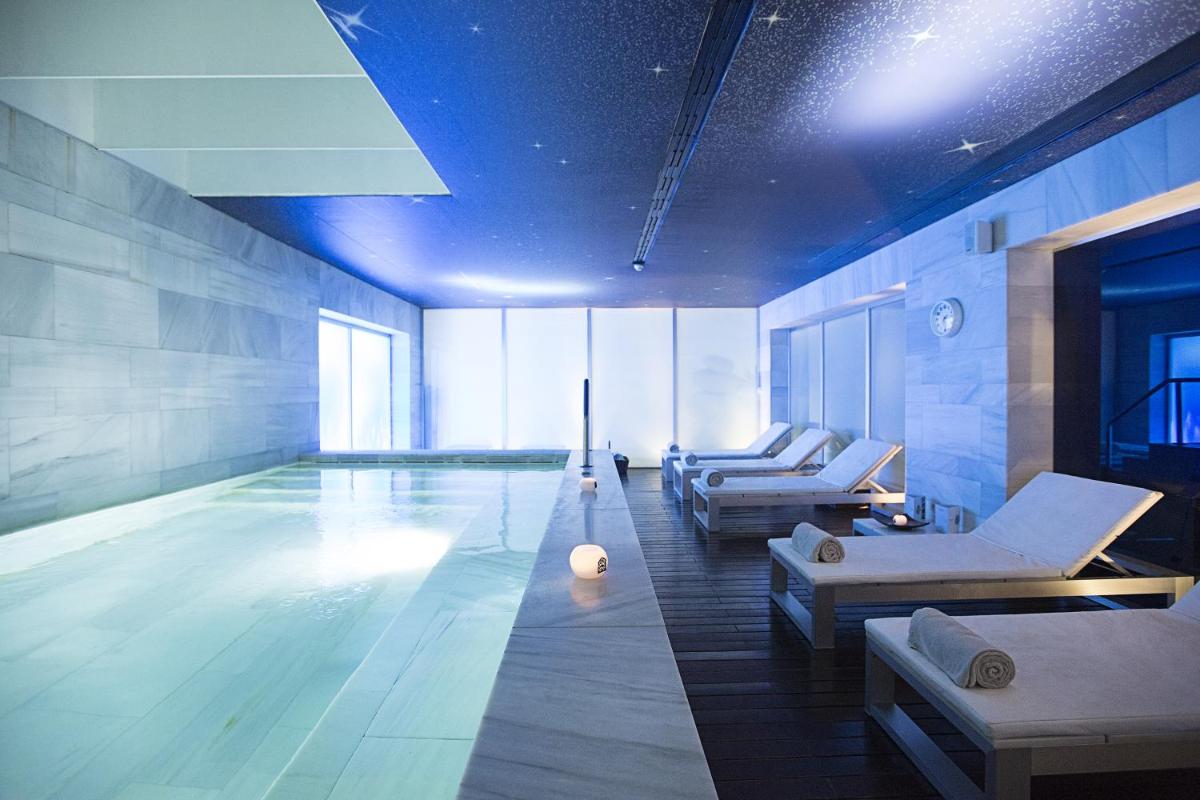 Piscina en o cerca de Hospes Palacio de los Patos, a Member of Design Hotels
