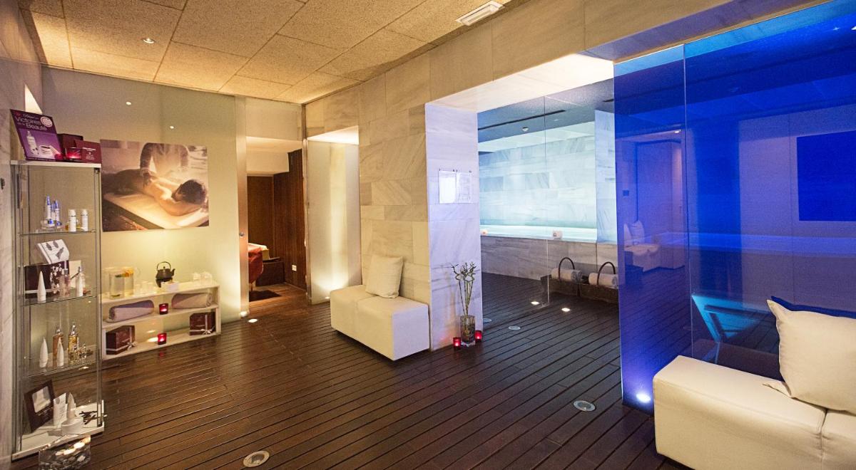 Zona de estar de Hospes Palacio de los Patos, a Member of Design Hotels