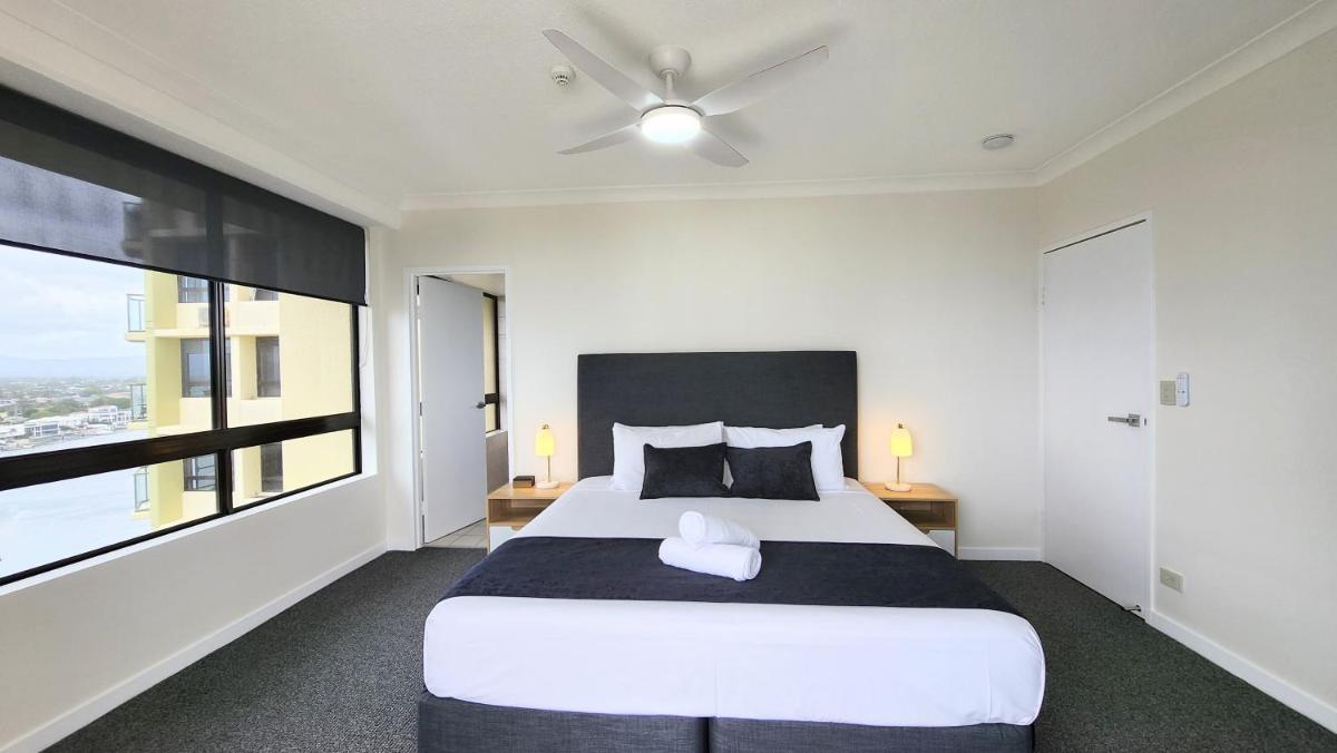 Surfers Hawaiian Holiday Apartments - Housity
