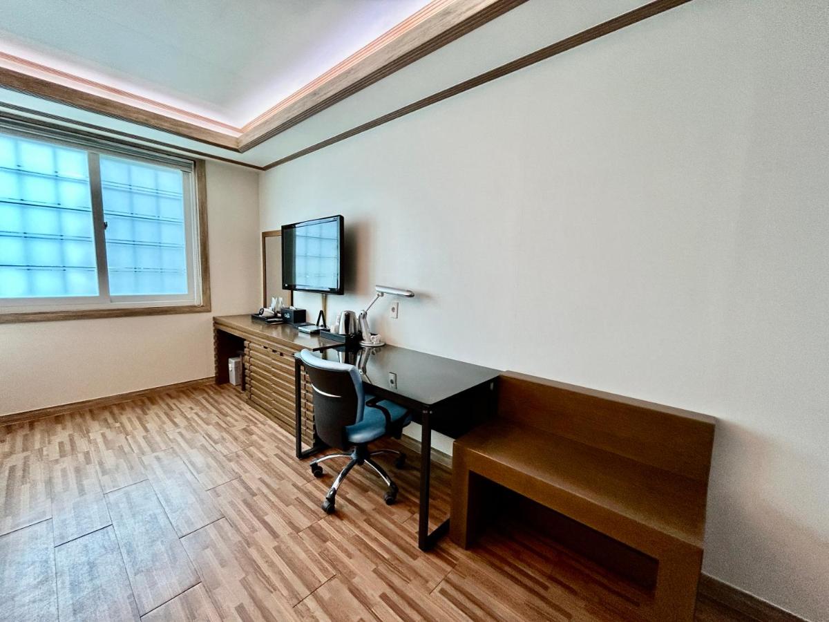 Suitetrails - Okpo business hotel