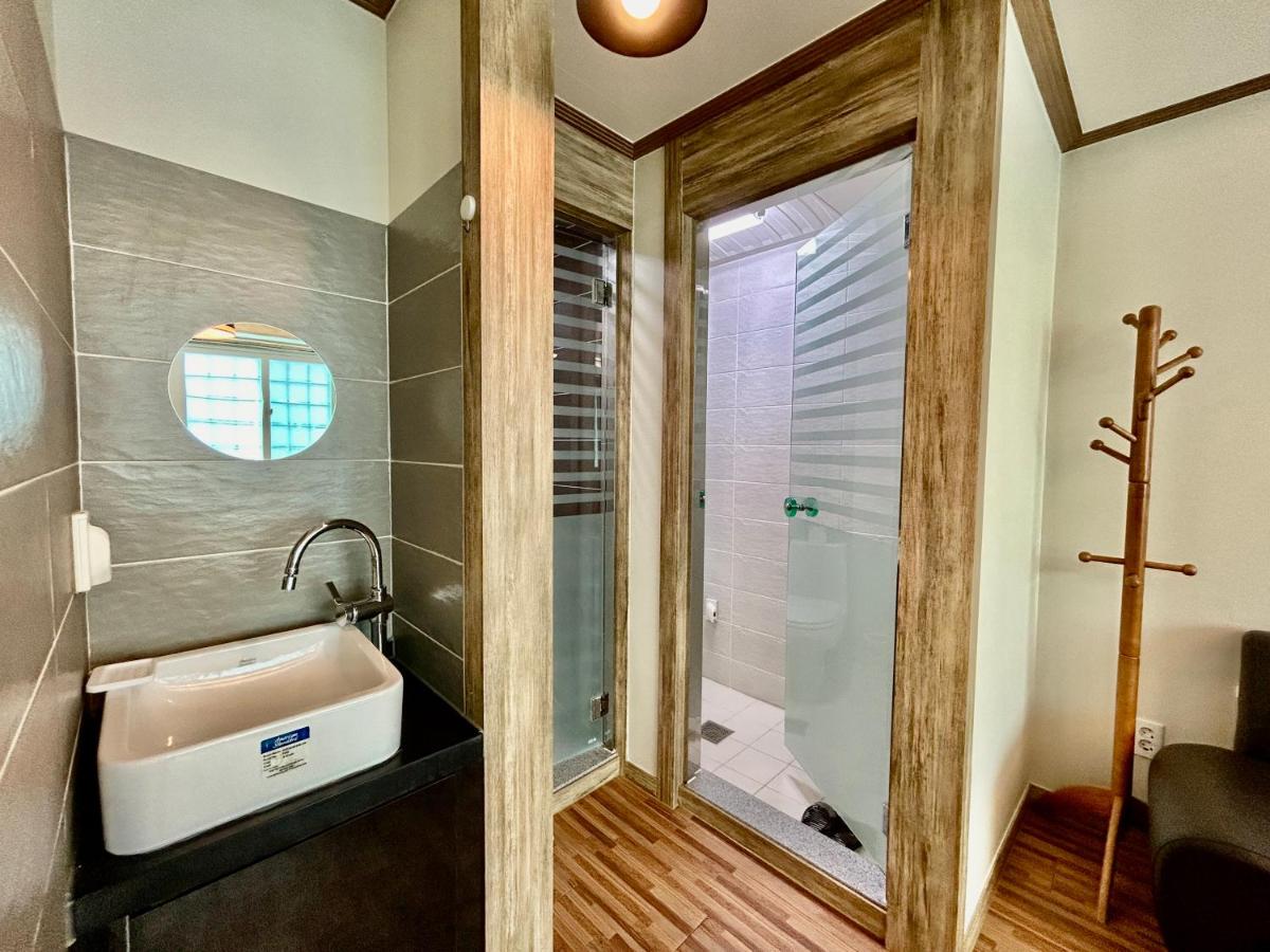 Suitetrails - Okpo business hotel