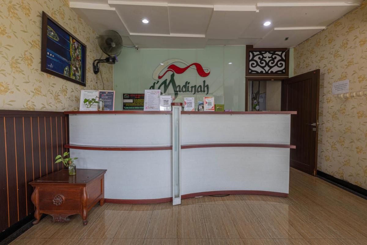 Hotel DMadinah Solo - Housity