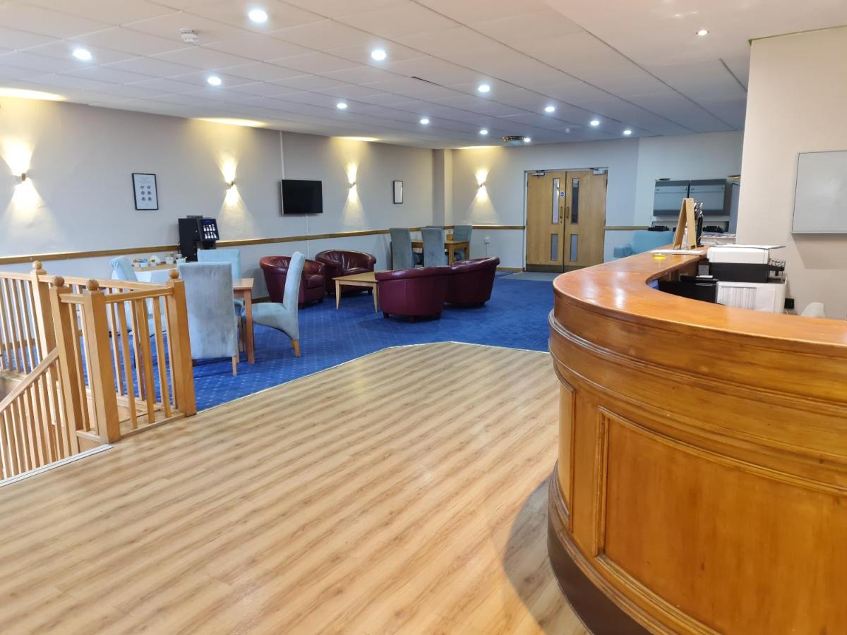 Superior Hotel - Housity