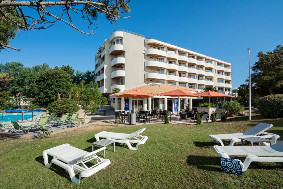Piscine de l'établissement Hôtel Valdys Thalasso & Spa - les Pins ou située à proximité