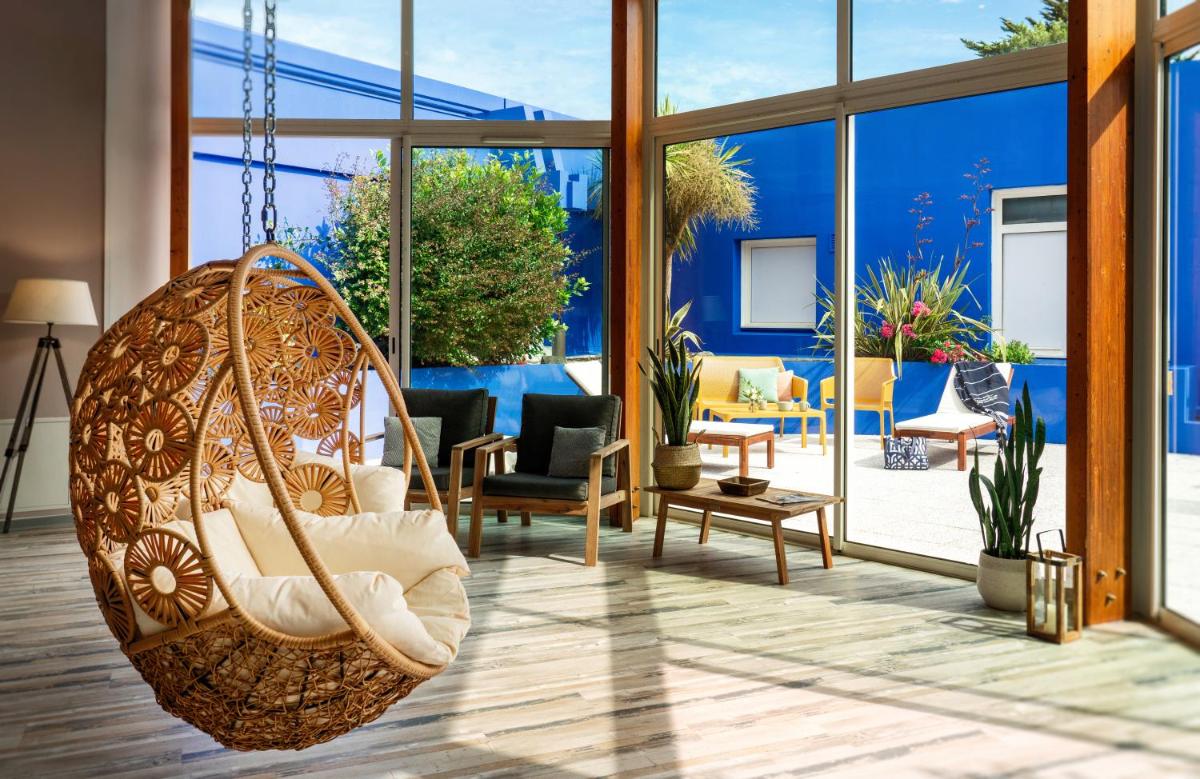 Coin salon dans l'établissement Hôtel Valdys Thalasso & Spa - les Pins