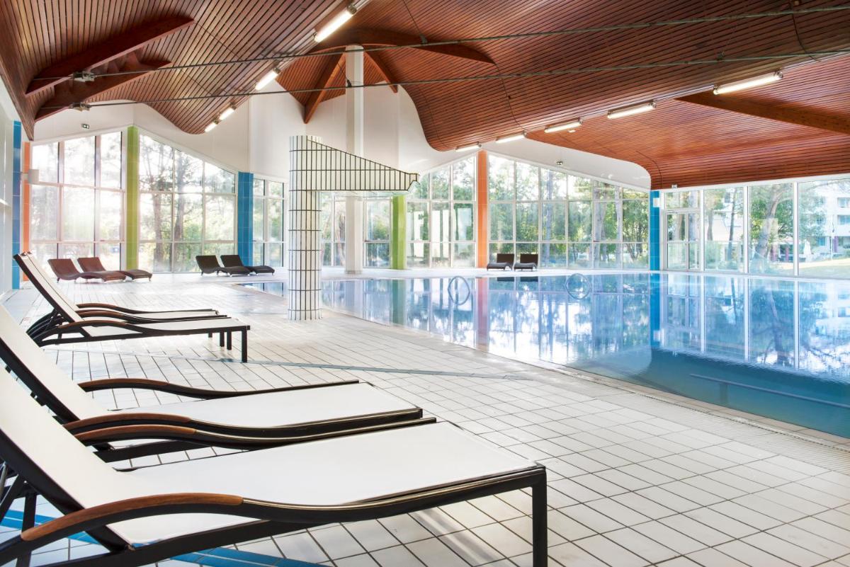 Piscine de l'établissement Hôtel Valdys Thalasso & Spa - les Pins ou située à proximité