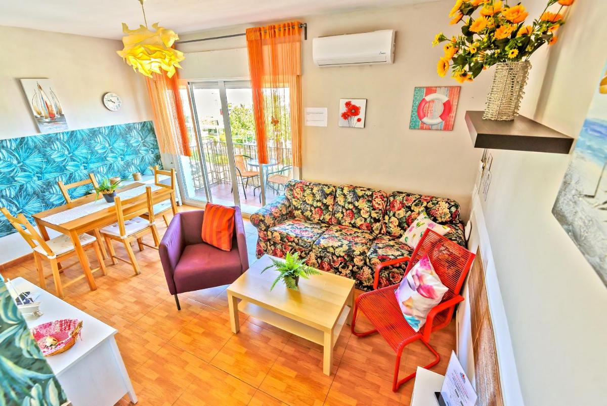 Plaza de Toros 3-Bedroom Apartment with Balcony - Housity