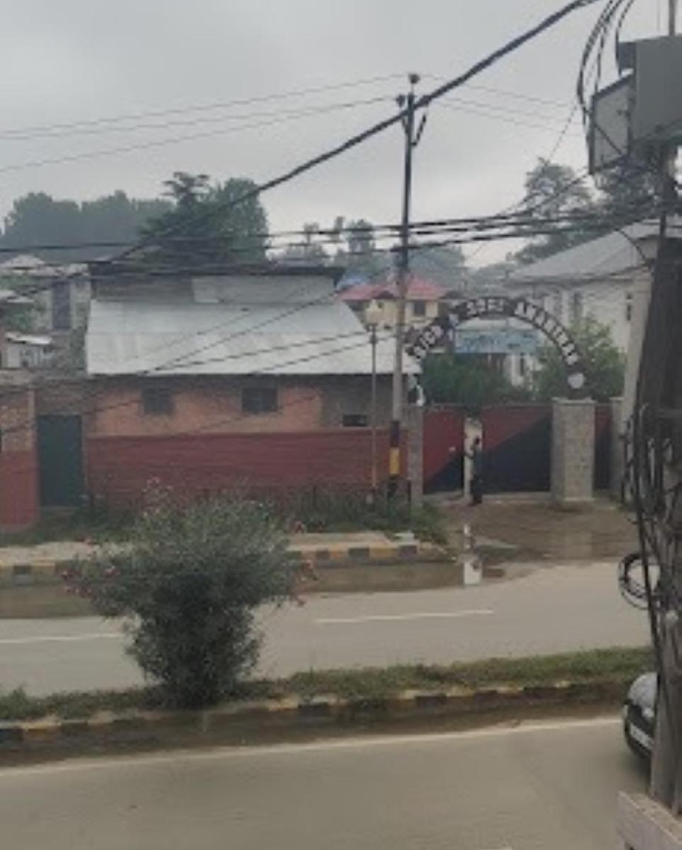 Pinez Guest House , Anantnag - Housity